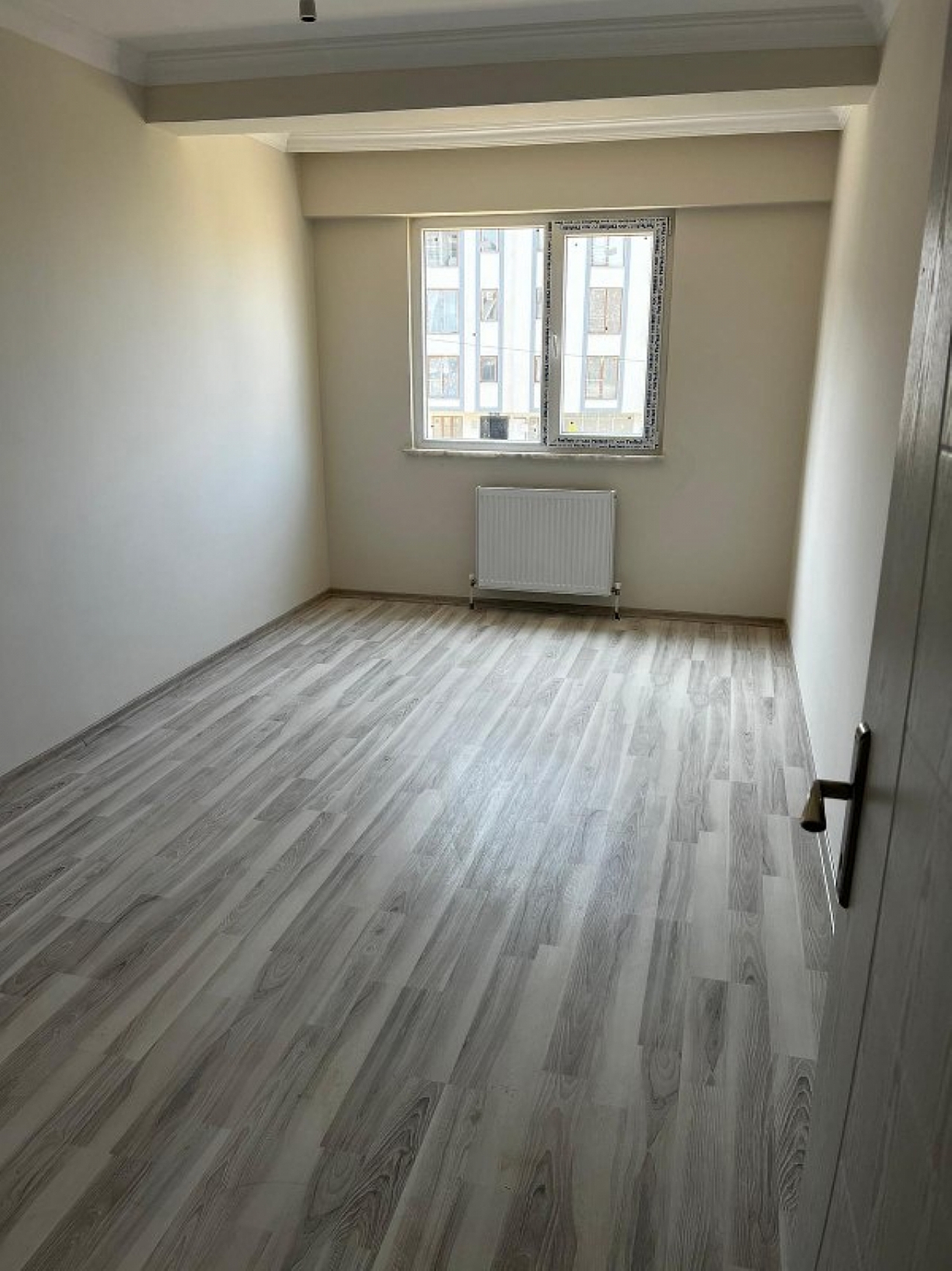 TESVIKIYE MAHALLESINDE YENI BINADA 2 ODA 1 SALON 